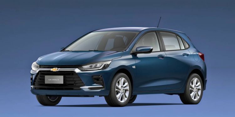 Chevrolet Onix Pro 2027 usa equipamentos para disfarçar motor de carro de locadora